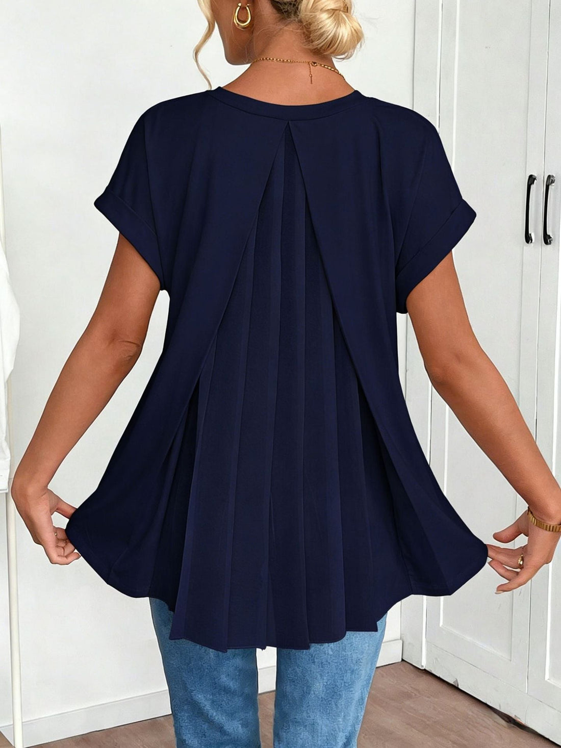 Women's V-neck short-sleeve top with back pleats