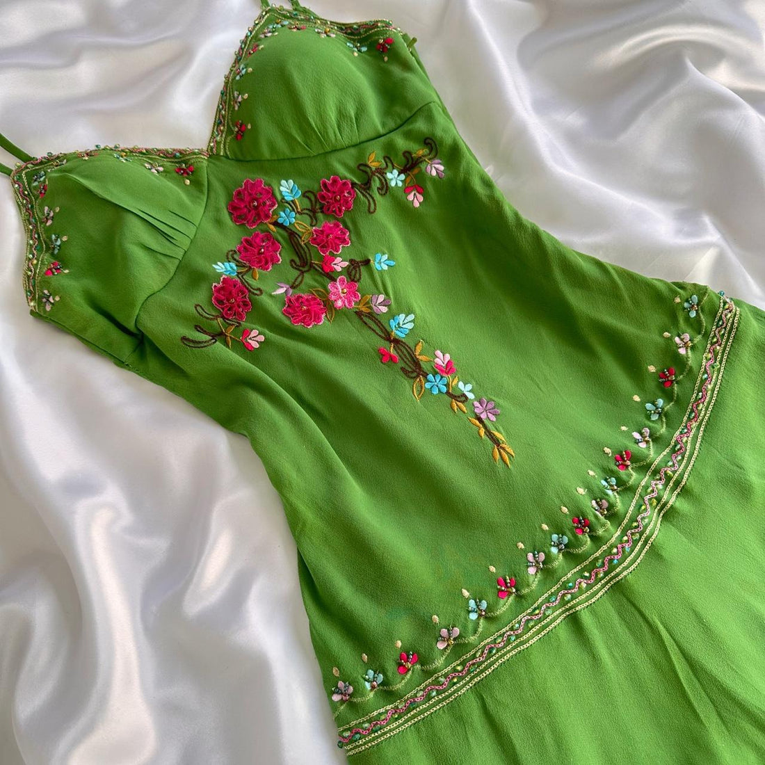 Grass Green Exquisite Floral Embroidery Spring Fairy Retro Fashion Spaetti Strap Midi satin Ball Gown Evening Dress Birthday Party Dress Prom Dress