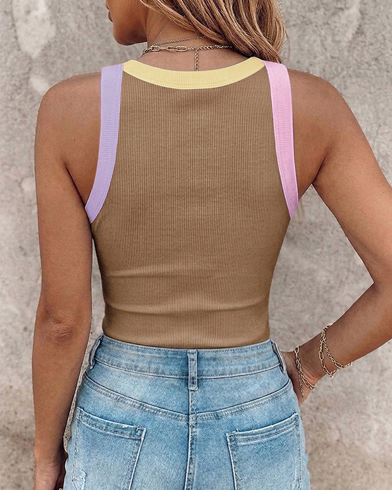 Women's Contrast Binding Tank Top Ribbed Knit Sleeveless Scoop Neck Slim Fit Camisole Top with Built-in Bra