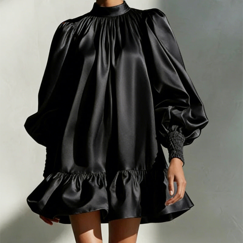 Satin-Minikleid mit Puffärmeln und Rüschen